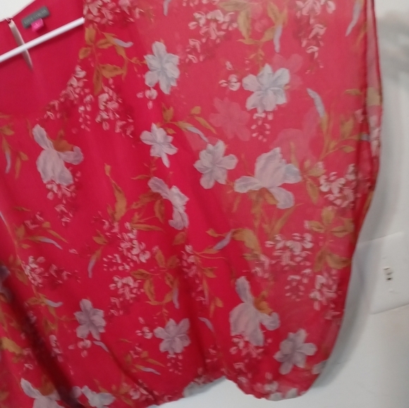 Vince Camuto Women's Floral fully lined chiffon Wing Sleeve pullover Blouse L - Picture 2 of 8